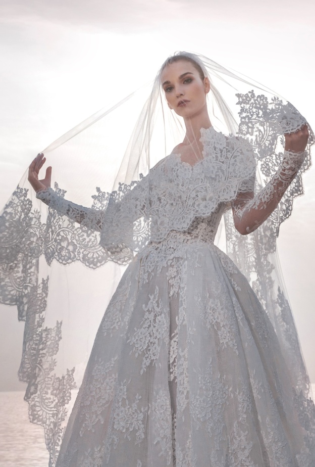 طرحات ساحرة للعروس من أبرز مجموعات فساتين زفاف ربيع 2025