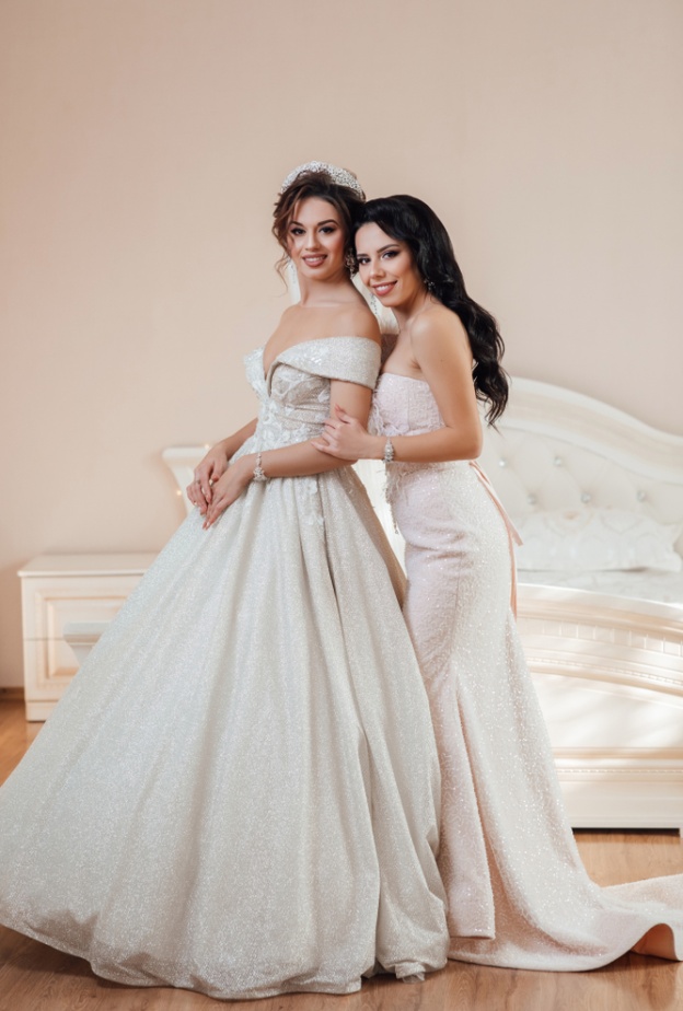 اتيكيت تصرف شقيقة العروس يوم الزفاف