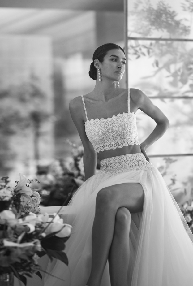 حيل ونصائح للعروس للاستفادة من فستان زفاف والدتها في موضة مستدامة