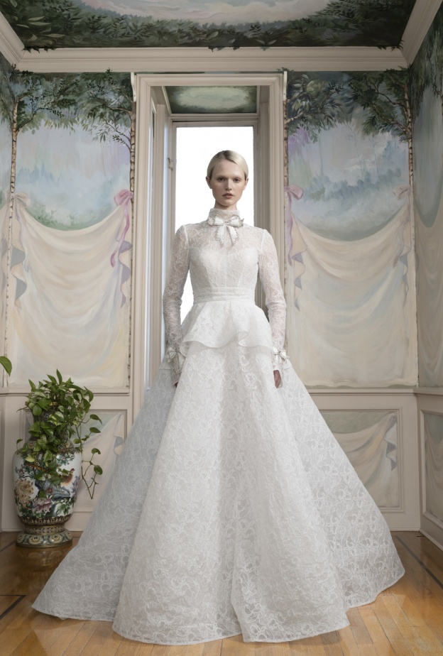 فساتين زفاف مستوحاة من النمط الفيكتوري من آخر عروض الأزياء