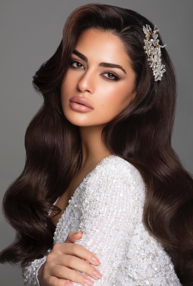 أكسسوارات تزن جانب الشعر لعروس صيف 2024