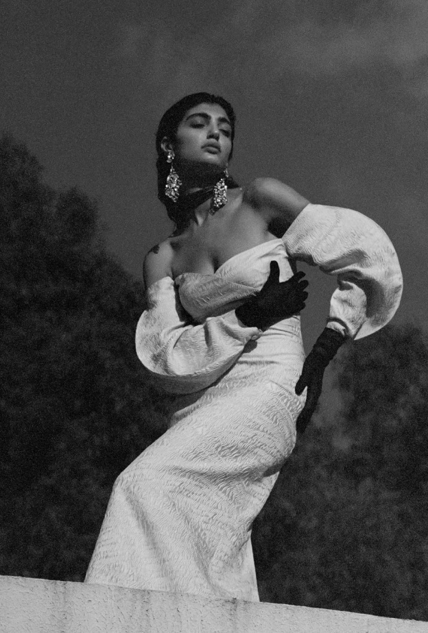  ساندرا منصور تروي لـ هي"  قصة العروس الخاصة من خلالفساتين الزفاف