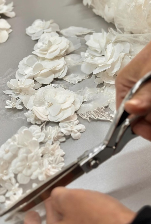 أسبوع الموضة العرائسي ينطلق من نيويورك وهذه توقعاتنا لإطلالات زفاف ربيع 2025