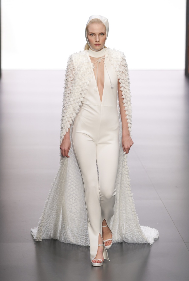 إطلالات زفاف بالبنطال بتصاميم متنوّعةللعروس العصرية