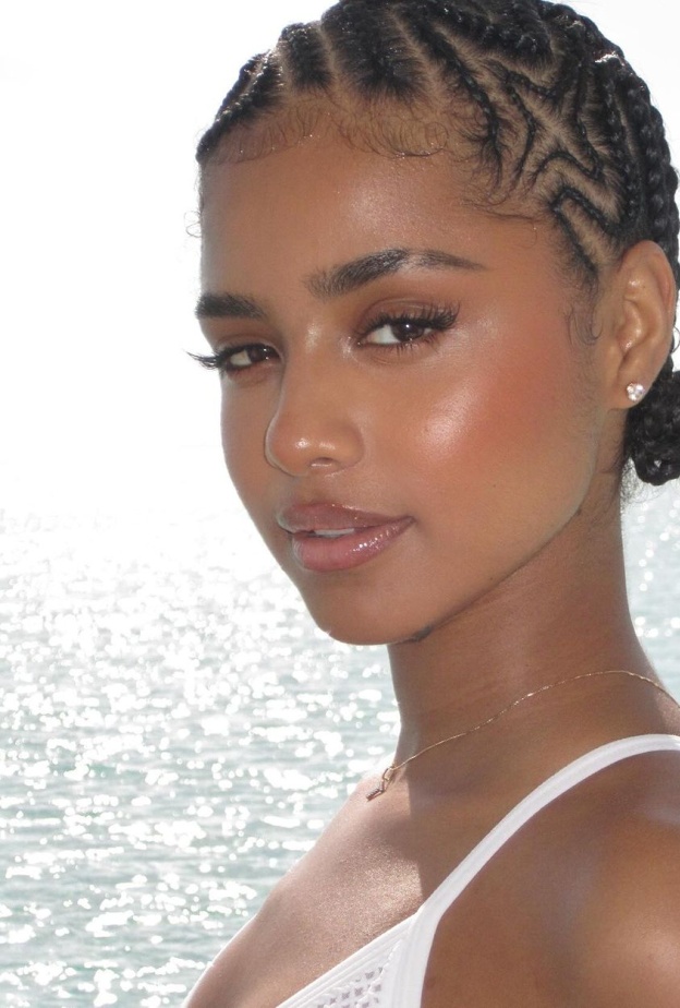 العناية بالبشرة الداكنة على طريقة تيلا