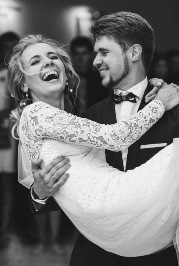 تعرفي على أهم واجبات العريس في احتفالات الزفاف