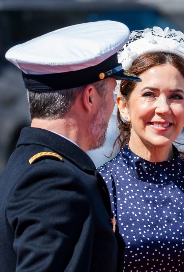 الملكة ماري تتألق بمظهر ملكي وتسريحة جديدة