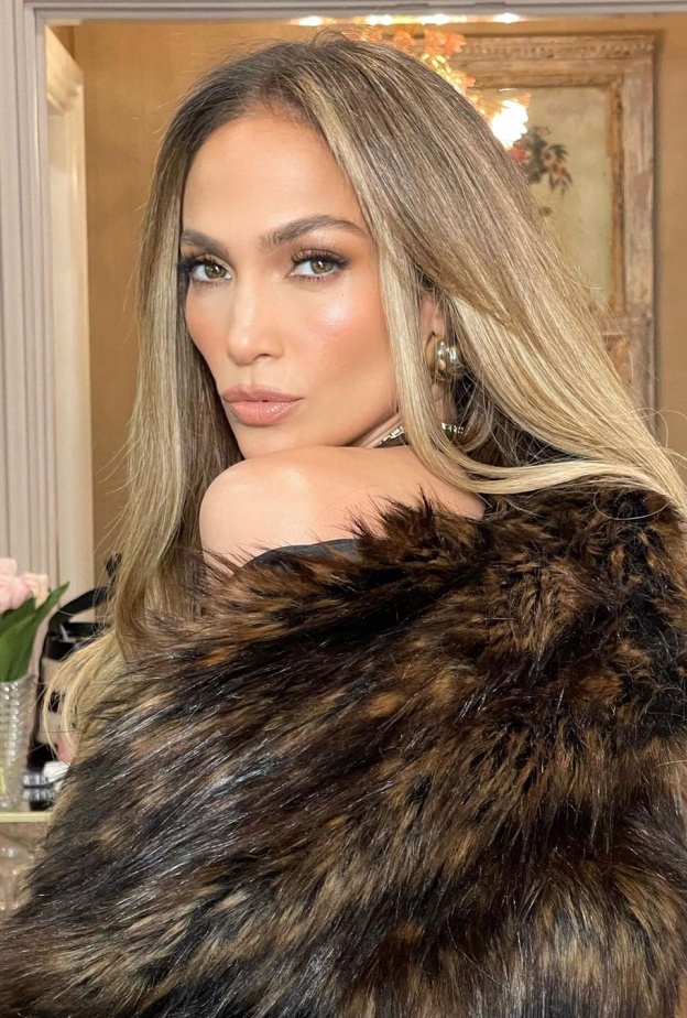 الممثلة والمغنية الأمريكية جينيفر لوبيز