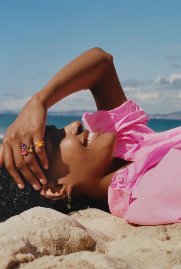 ما هي الأحجار الكريمة التي ترتبط بالمياه والبحر؟