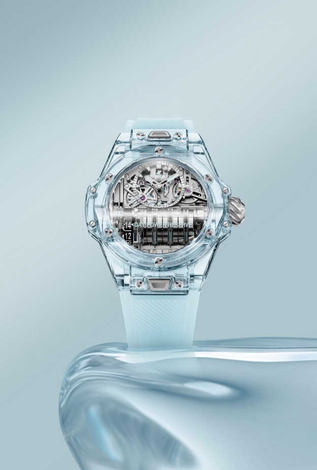 هوبلو تكشف عن تجسيد جديد للصفير BIG BANG MP-11 14-DAY POWER RESERVE WATER BLUE SAPPHIRE