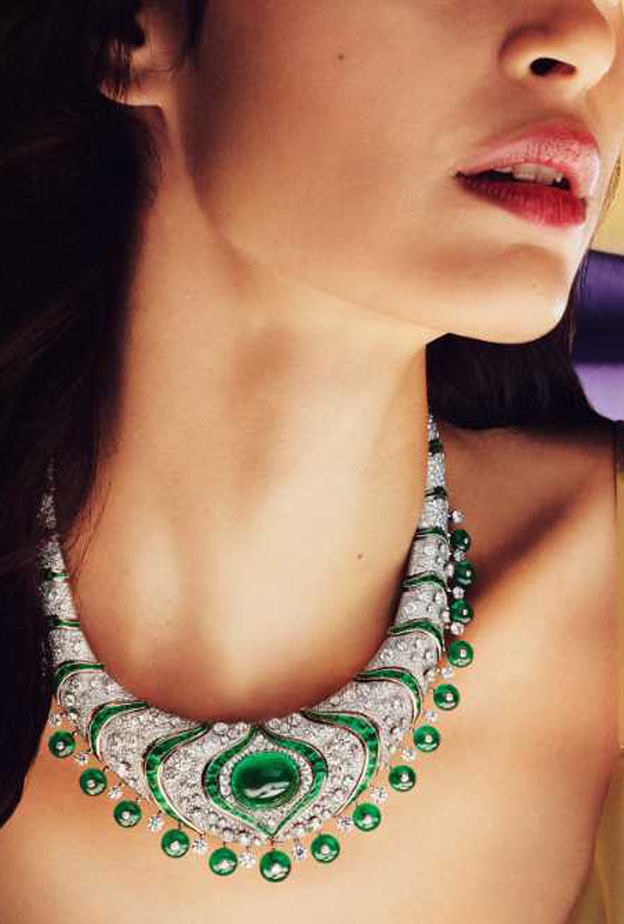 الزمرد حجر مايو في أفخم تصميمات المجوهرات العالمية