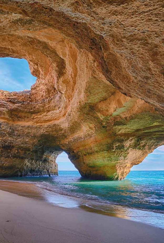 شاطئ كهف بناجيل Benagil Cave