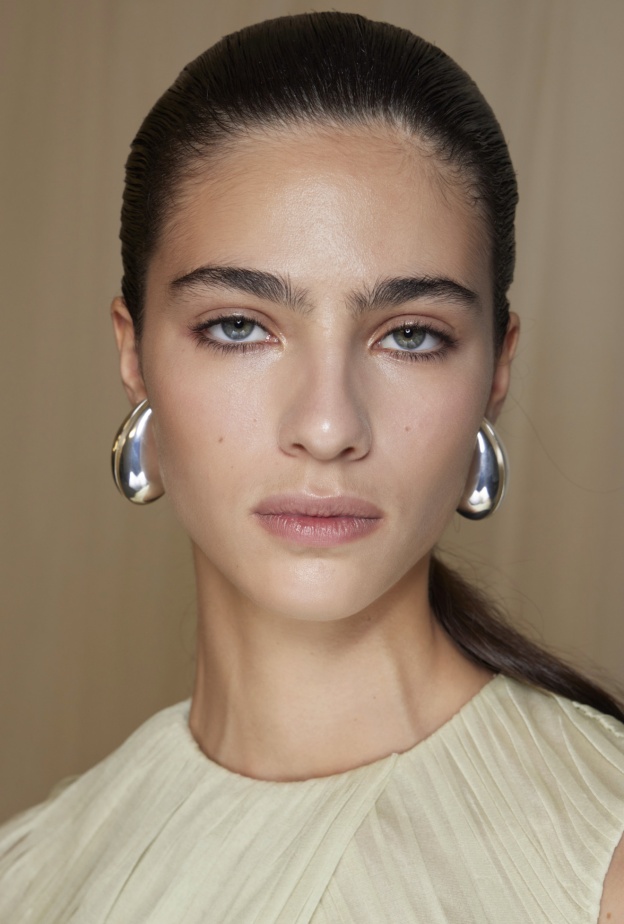 السيراميد لتنعيم البشرة وملء الفجوات بين خلايا الجلد