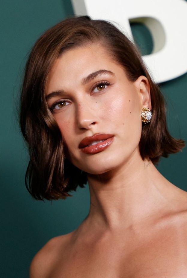 طلالات جمالية اشتهرت بها هايلي بيبر يمكنك اعتمادها في صيف 2024