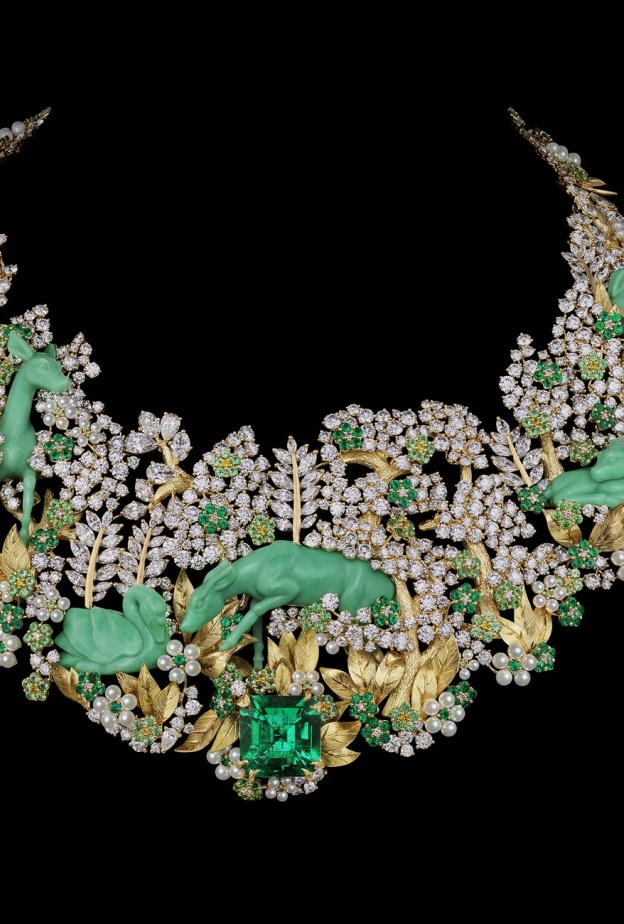 قلادة ديور الفاخرة