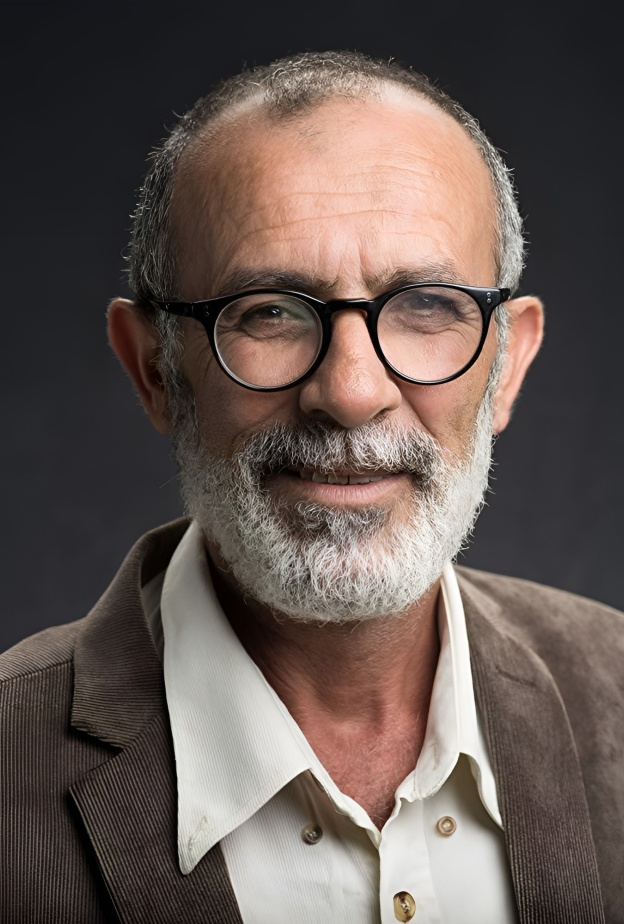 الفنان الفلسطيني العالمي كامل الباشا