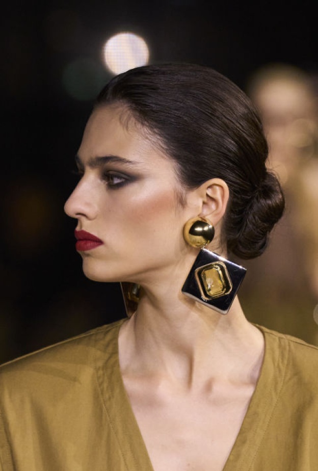 أضيفي لمسة من الإِشراقة البرونزية على ملامحك في الصيف 2024 مع خياراتنا من البرونزر