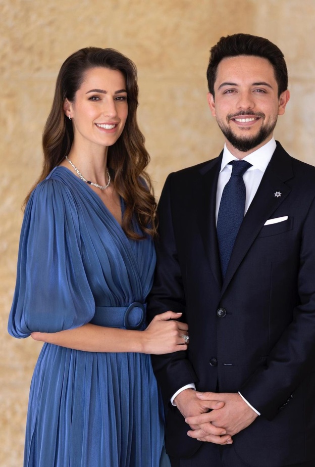 وجه التشابه والاختلاف بين الأميرتين رجوة وكيت ميدلتون في اختيار تصاميم مجوهراتهما