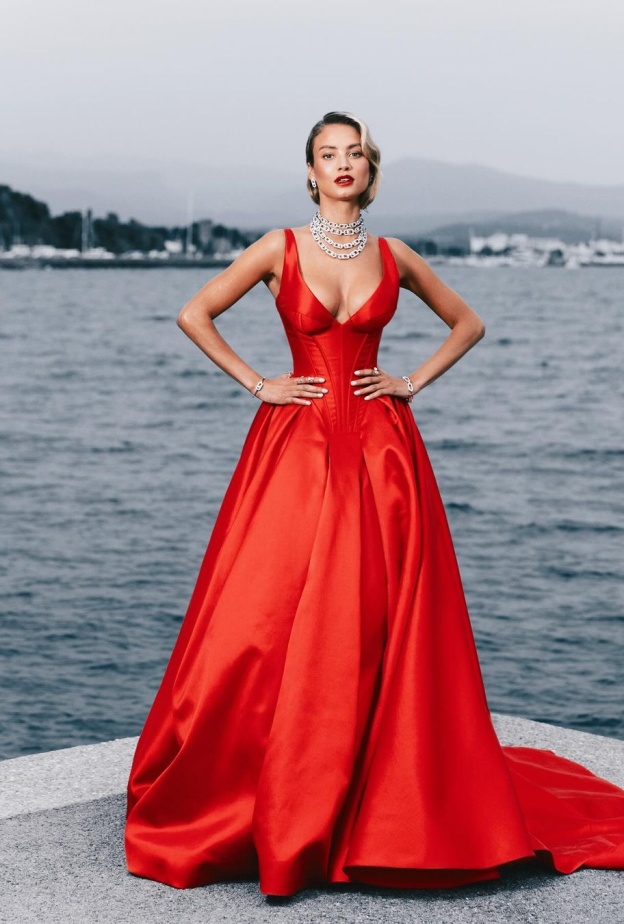 القلادة هي قطعة المجوهرات الأبرز التي زيّنت إطلالات نجمات العالم في مهرجان السينمائي الدولي 2024