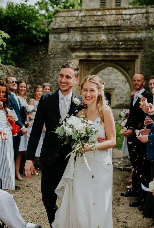 متى يكون على العروس الانتهاء من القائمة النهائية لضيوف حفل الزفاف