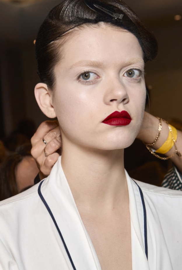 أجمل اختياراتنا من أحمر الشفاه 2024المناسب لحفلات التخرج لإطلالة مفعمة بالثقة والتألق