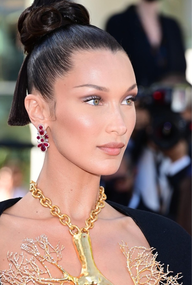 تسريحات شعر لا تبطل موضتها رافقت إطلالات النجمات العالميات في مهرجان كان السينمائي عبر السنوات