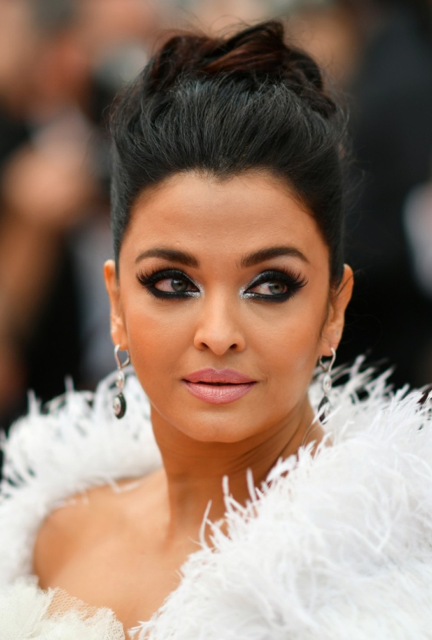 صيحة الظلال السموكي بأسلوب Aishwarya Rai عام 2019