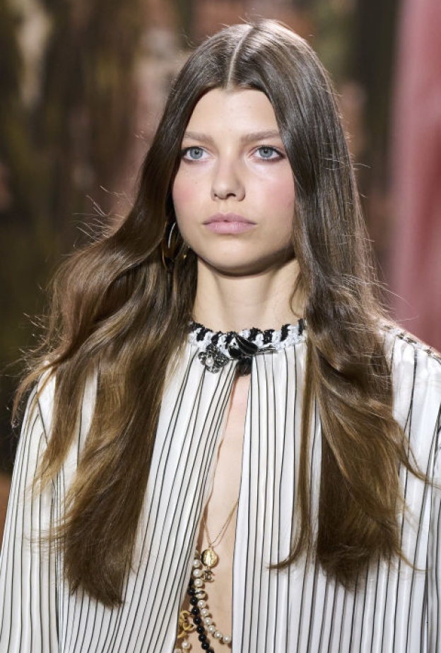  لإطلالة لاتنسى في حفل تخرجك جربي خياراتنا من العطور بنفحات أنثوية راقية تدوم طويلا