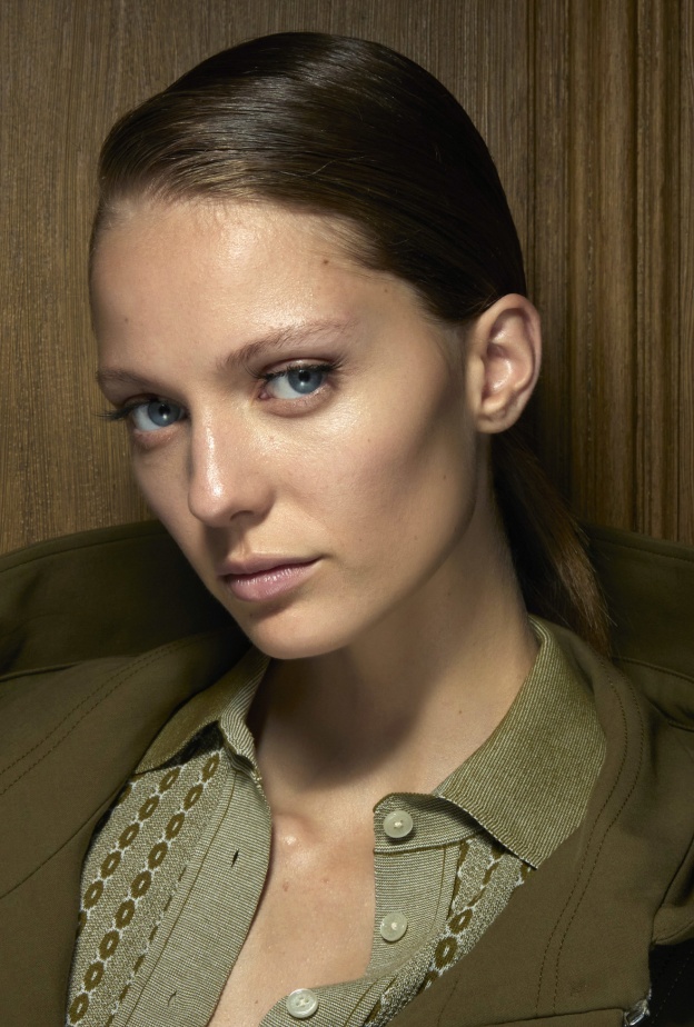 مستحضرات للعناية ببشرتك خلال السفر