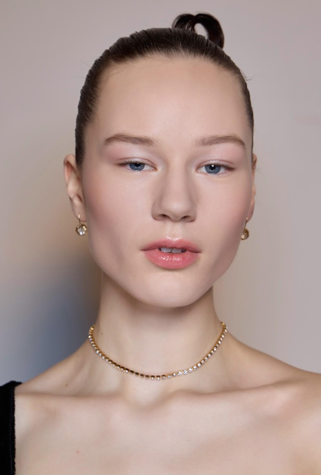 هل تريدين أن تبدو بشرتك رطبة عند الاستيقاظ؟ إليك  نصائحنا