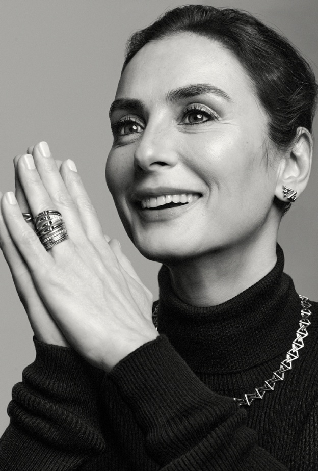 "فرانشيسكا أمفيتياتروف" FRANCESCA AMFITHEATROF: عملي الإبداعي يغذّيني ويسعدني ويملأ قلبي بالحب والفرح