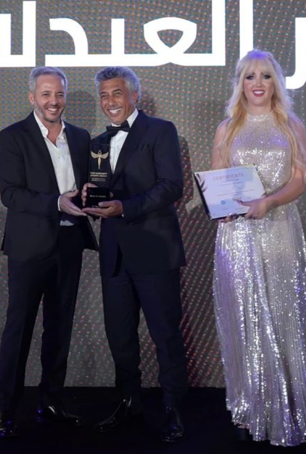 منح الفنان عمر العبداللات جائزة قادة العمل الإنساني في دولة الإمارات