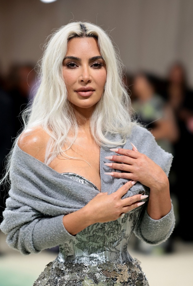 اظافر النجمات في في حفل 2024 Met Gala.. الألوان النيود تتصدر