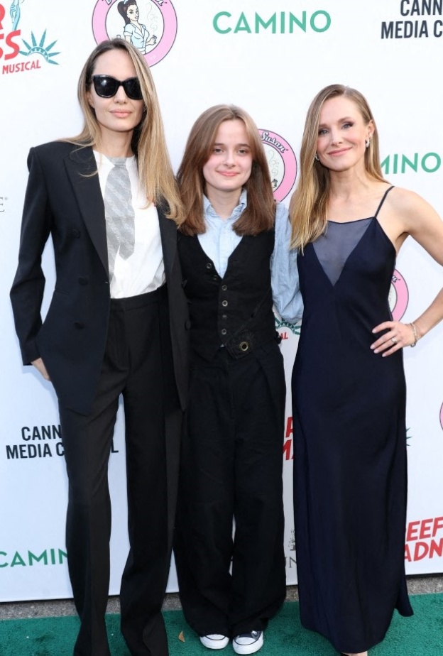 أنجلينا جولي وفيفان جولي وكريستين بيل