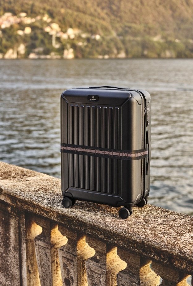 مجموعة حقائب السفر INMOTION لموسم ربيع/صيف 2024