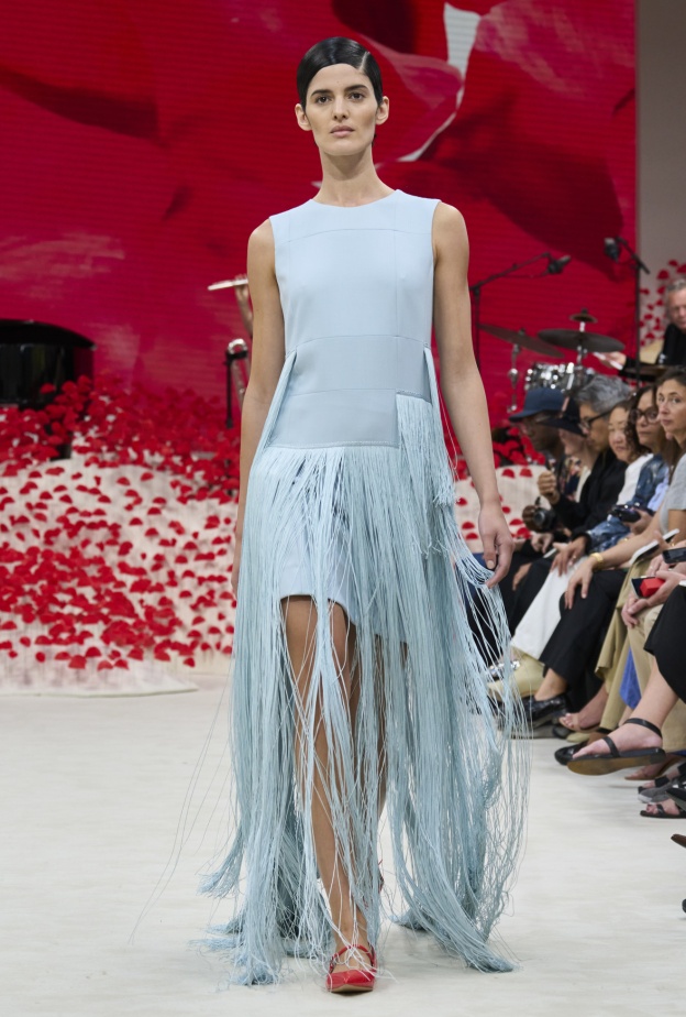 موضة الشراريب الطويلة على الفساتين لاطلالة استثنائية في الصيف