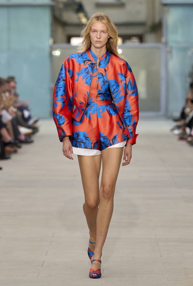 الجمبسوت الشورت قطعة أساسية في صيف 2024