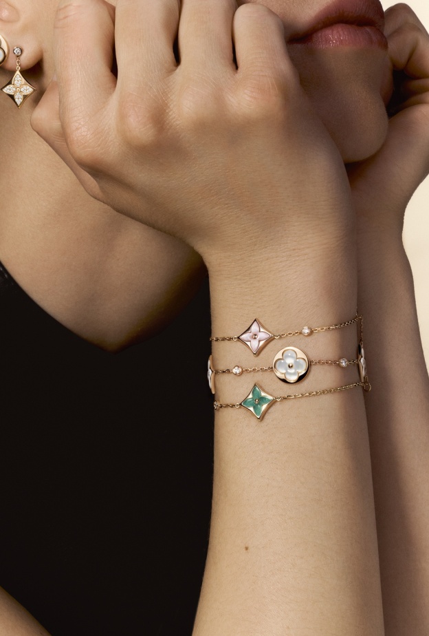 مجوهرات ذهب ناعمة