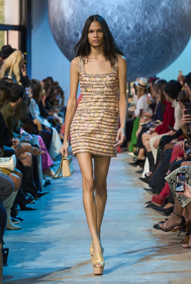 موديلات فساتين قصيرة لمناسبات صيف 2024