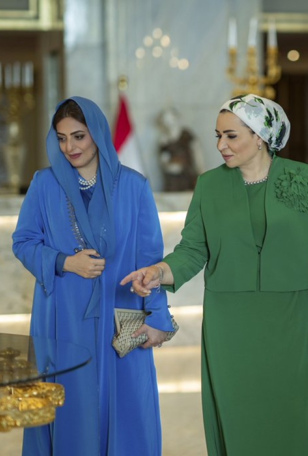 4 إطلالات للسيدة الجليلة عهد البوسعيدية من توقيع العلامة القطرية ديباج 