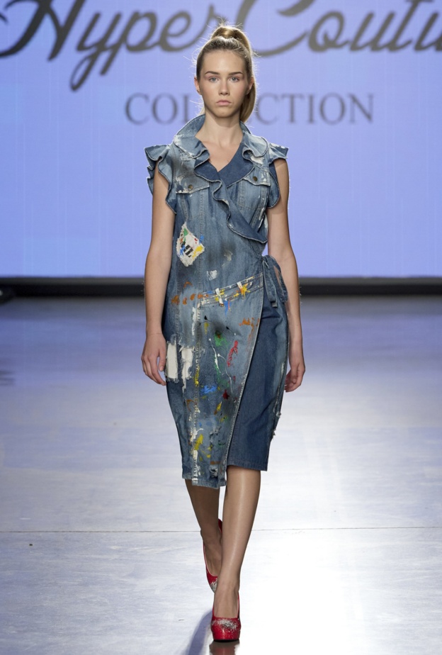 فساتين الجينز تمنحك الشياكة المتجددة هذا الموسم