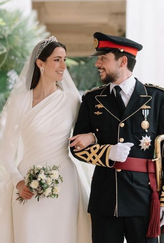 من قصة حبهما إلى انتظارهما المولود قريبا كيف كانت سنة الزواج الأولى على ولي العهد والأميرة رجوة؟