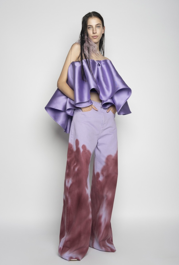 موضة البناطيل البنفسجية صيحات لن نملّ من إعتمادها في الصيف