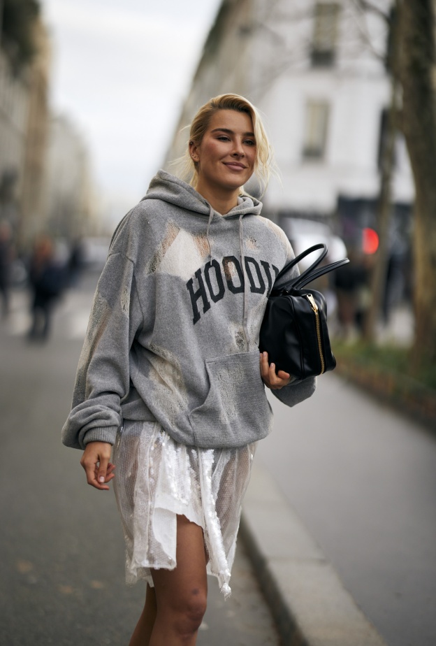 في موسم الإجازات رحلات السفر كثيرة ومتنوعة.. أبرز 5 تنسيقات مريحة يمكنك إعتمادها في المطار 