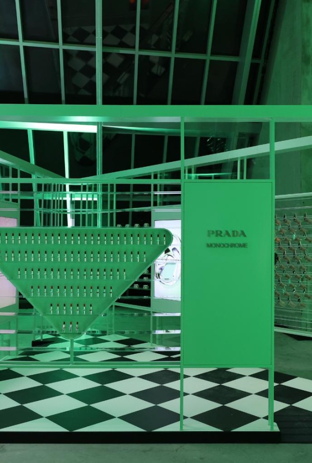 علامة Prada تطرح أوّل مجموعة لها من مستحضرات التجميل والعناية بالبشرة ..بالصور