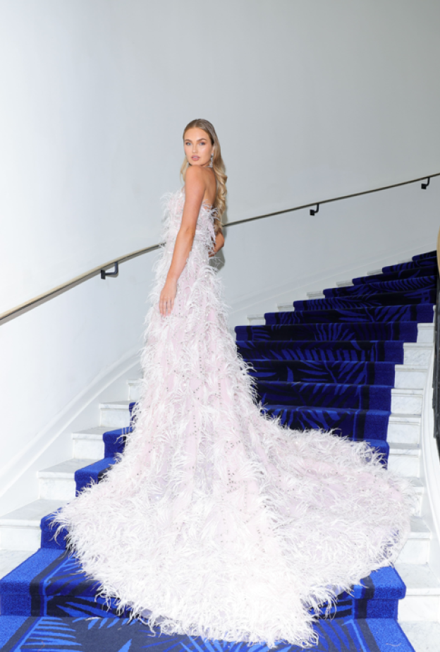  لمسات إيمان العجلان تزين إطلالة رومي ستريجد في مهرجان كان السينمائي الدولي الـ 77