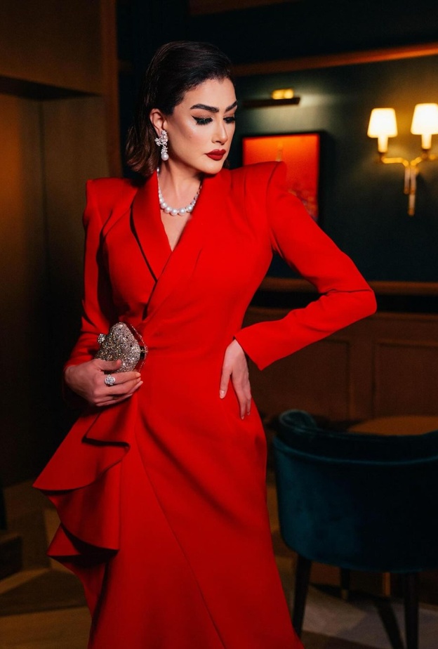 غادة عبد الرازق في إحدى جلسات التصوير 