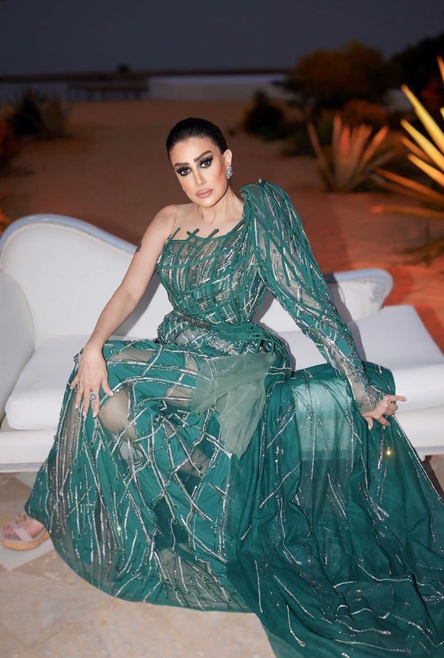 إطلالة غادة عبد الرازق في زفاف ابن شقيقتها