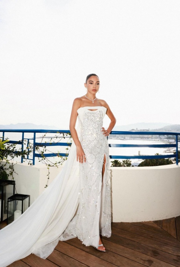 إطلالة ساحرة بالأبيض لسلمى أبو ضيف في مهرجان كان السينمائي 