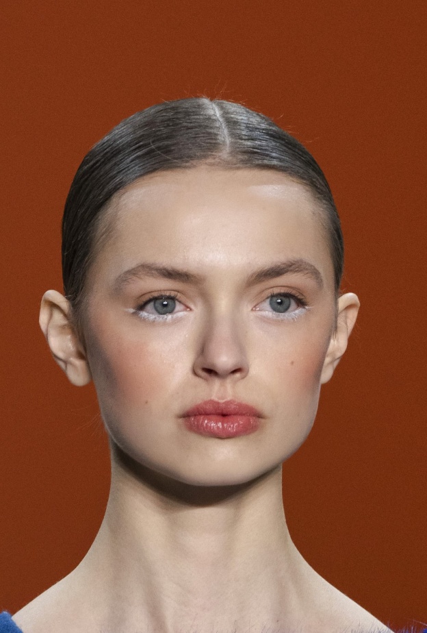 اعتمدي صيحة تدرجات ألوان غروب الشمس لإطلالة ساحرة هذا الصيف